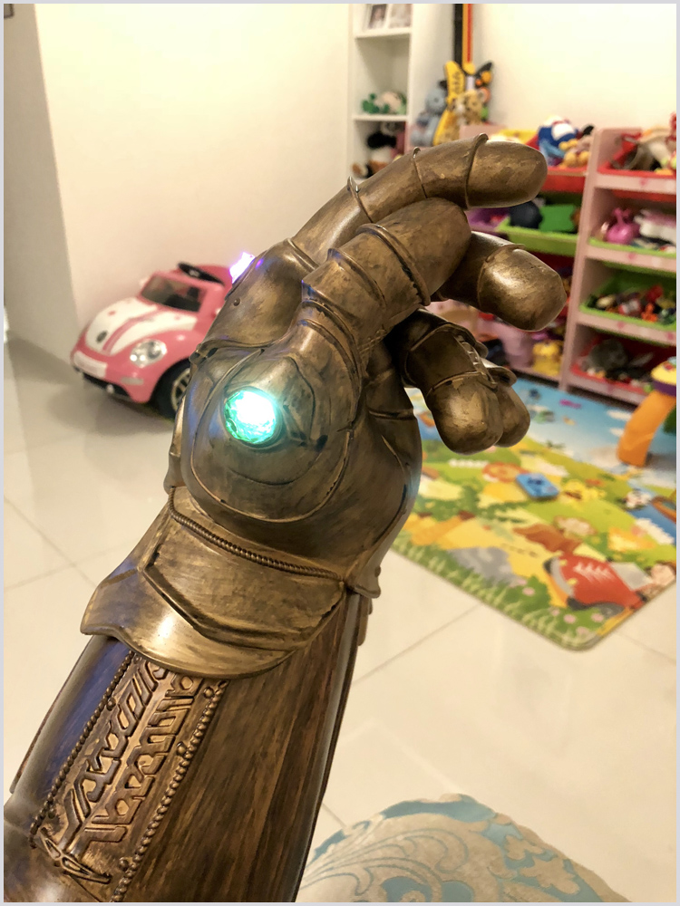 ★Thanos 手袋 LED 発光 人造石 The Avengers3 コスプレ MARVEL  変装 仮装 高品質 華麗 宴会 ハロウィン